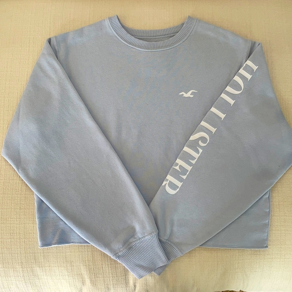 Hollister cropped crewneck light blue size XS